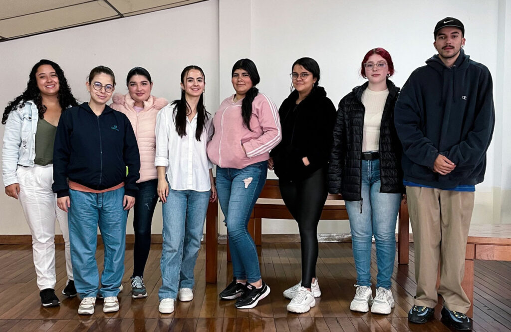 ged Students Estefanía Rodas, Danna Salgado, Laura Ramirez, Laura Marcela Nañez, Khely Estrada, Yuliana Andrea de la Pava, Yeraldine Patiño and Juan Pablo Ospina. 